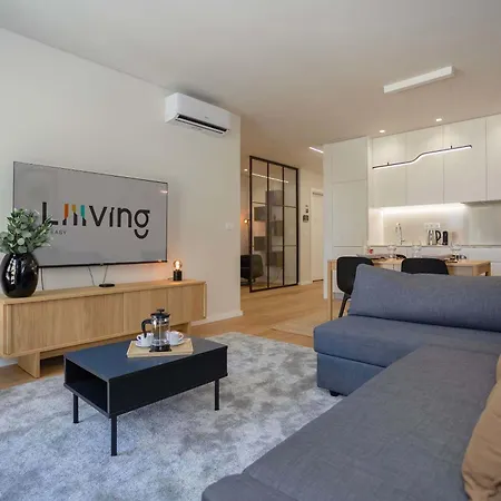 Liiiving In - Mercatus D